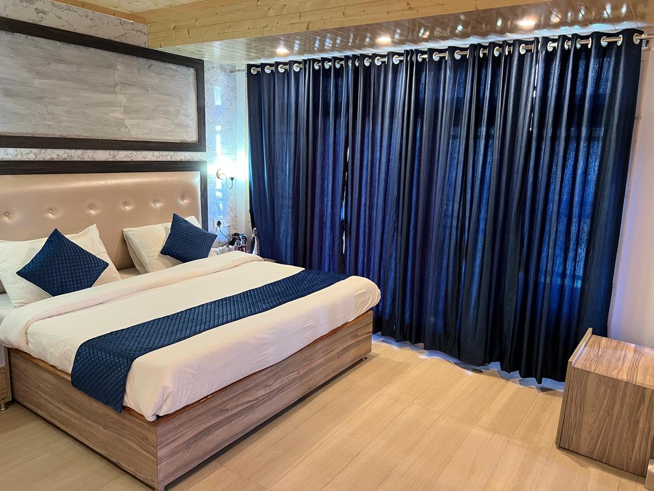 Breakout meeting rooms for corporate offsite in Corbett